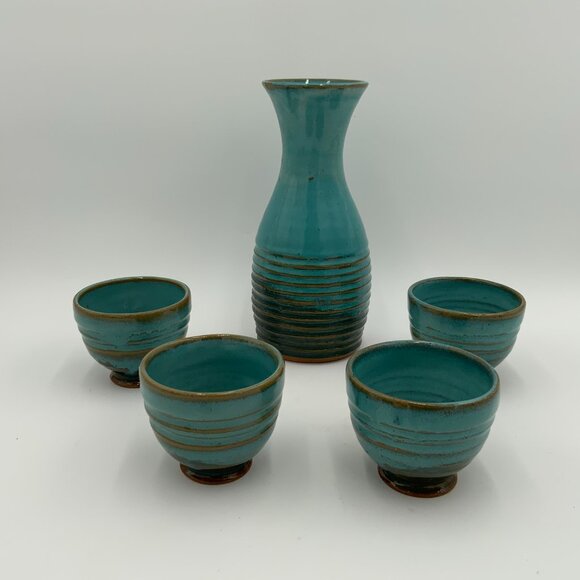 Studio Pottery Signed Hallman Sake Bottle and 4 Cups Hallman Woods Potter - Picture 8 of 9